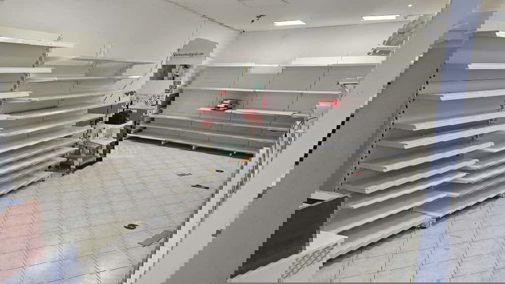 RIBASSATO - Locale commerciale nel centro di Vodice