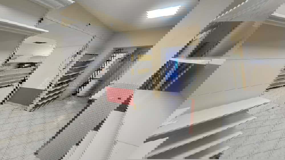 RIBASSATO - Locale commerciale nel centro di Vodice