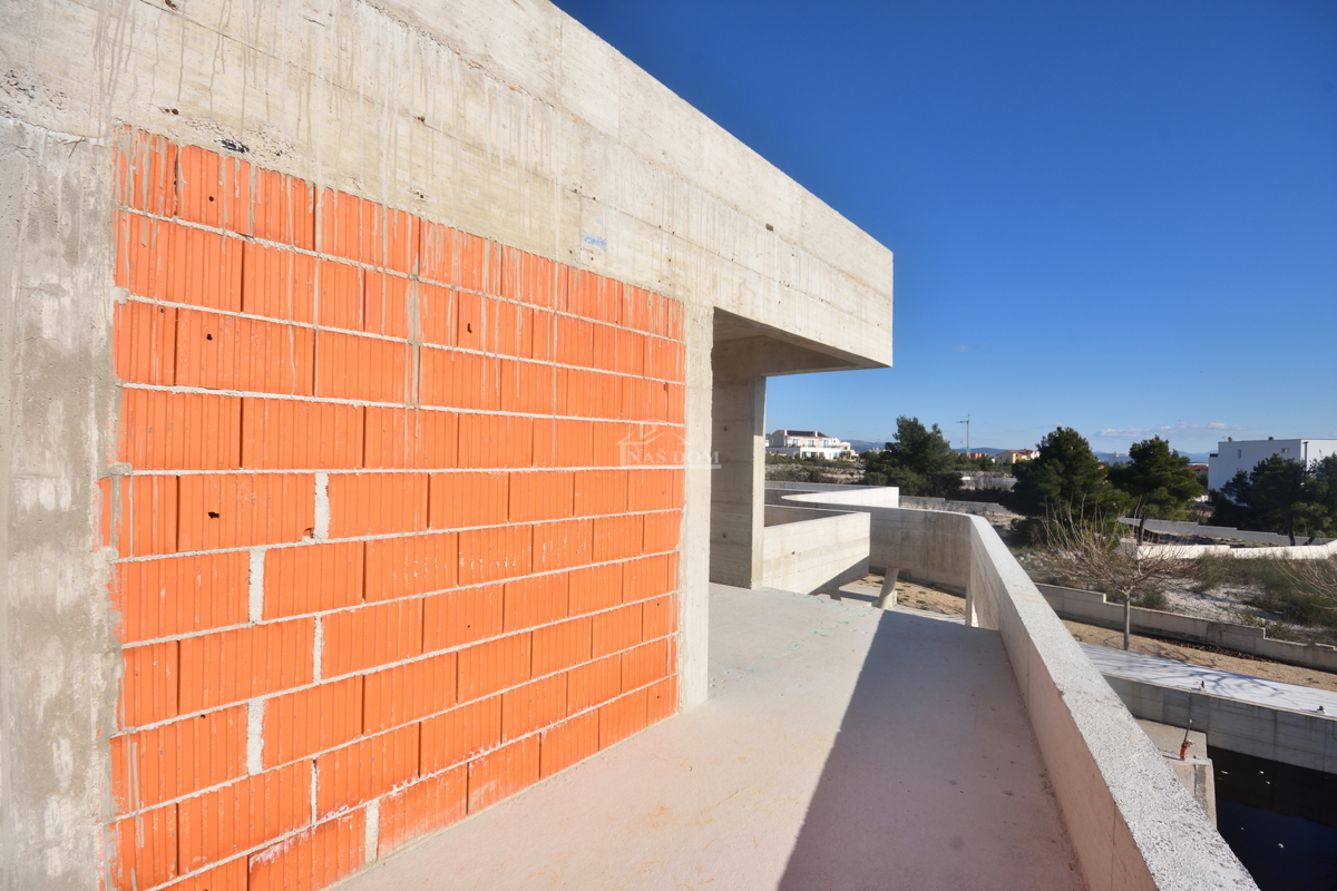 Vodice - Villa di lusso di design con piscina - grezzo