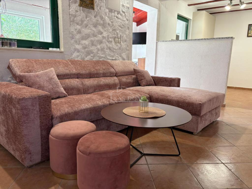 Vodice - Casa con piscina, uliveto nell&apos;entroterra di Vodice