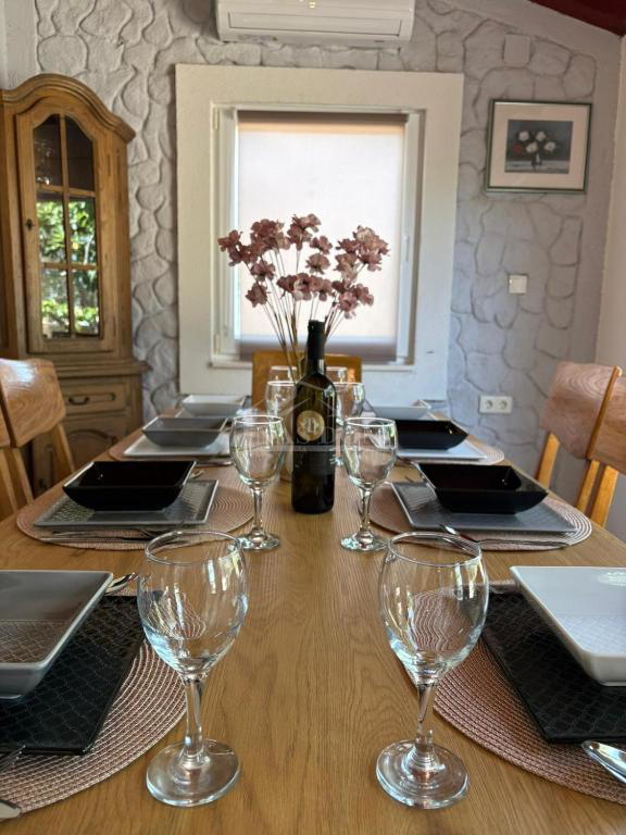 Vodice - Casa con piscina, uliveto nell&apos;entroterra di Vodice