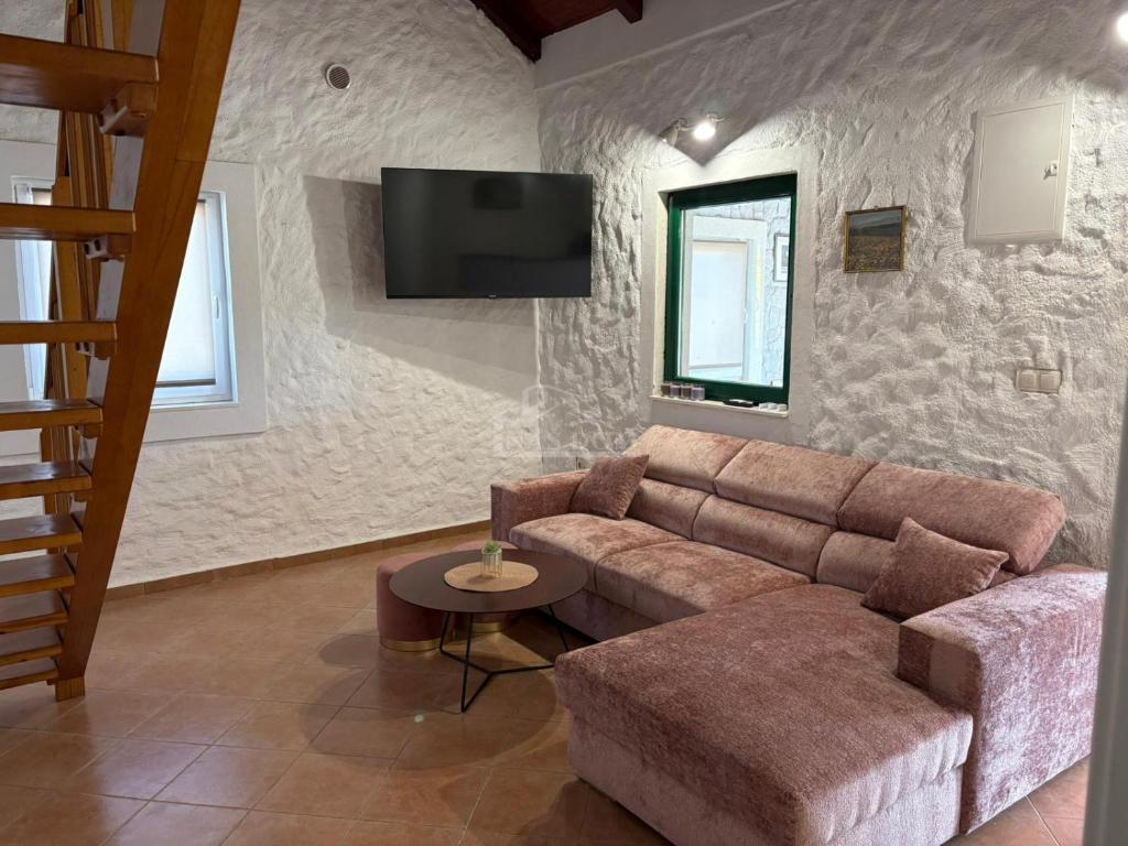 Vodice - Casa con piscina, uliveto nell&apos;entroterra di Vodice