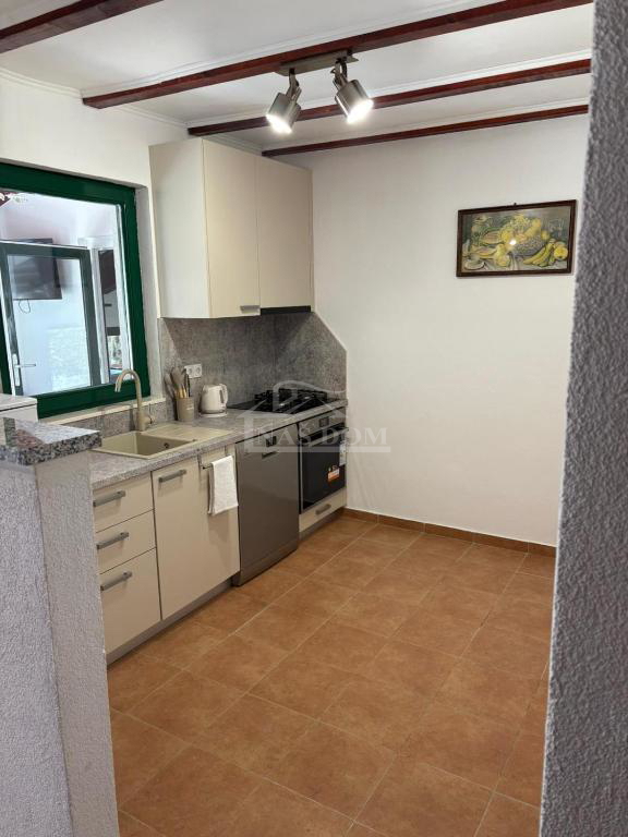 Vodice - Casa con piscina, uliveto nell&apos;entroterra di Vodice