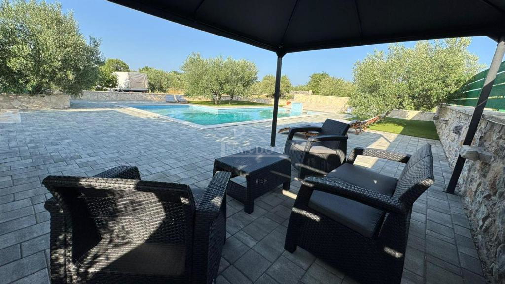 Vodice - Casa con piscina, uliveto nell&apos;entroterra di Vodice