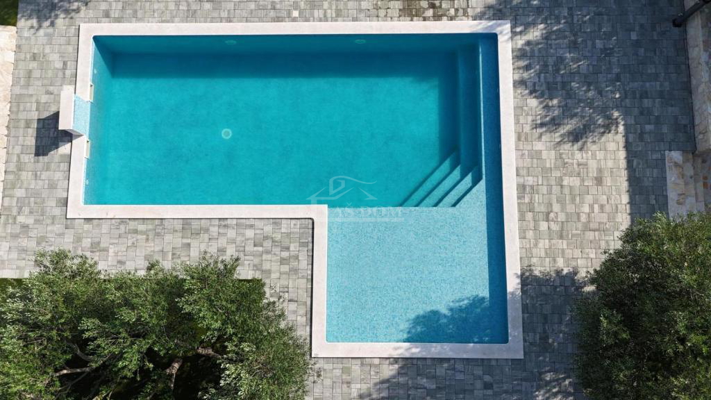Vodice - Casa con piscina, uliveto nell&apos;entroterra di Vodice