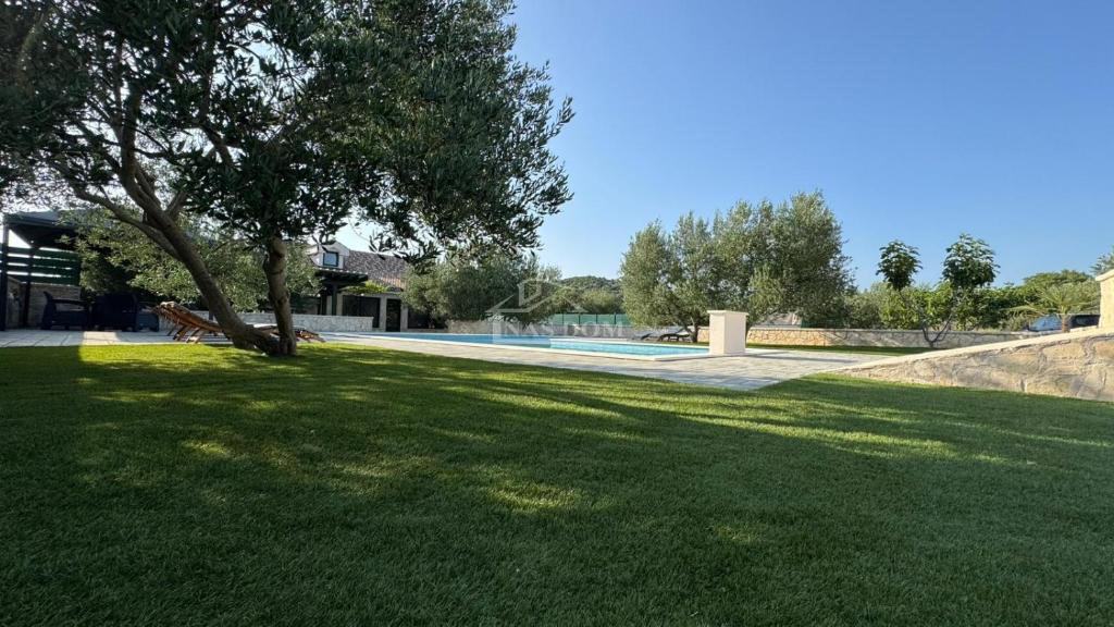 Vodice - Casa con piscina e uliveto nell'entroterra di Vodice