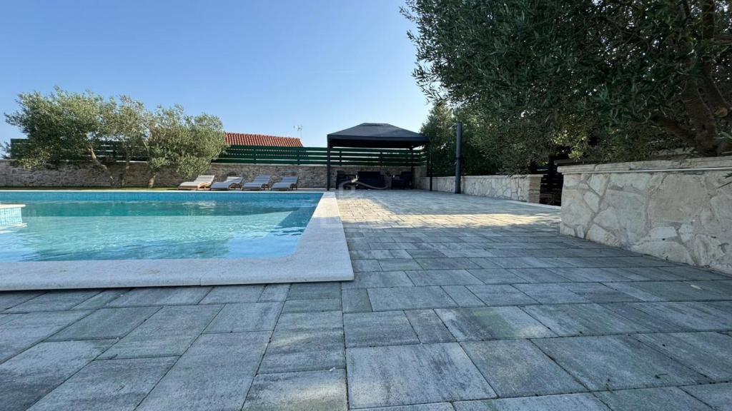 Vodice - Casa con piscina, uliveto nell&apos;entroterra di Vodice