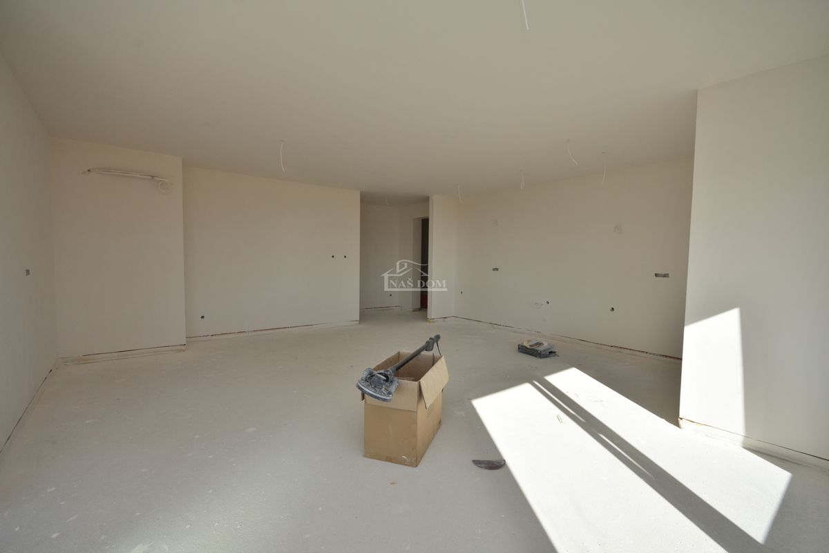 Vodice - Appartamento confortevole S5 con tre camere da letto, vista mare, primo piano