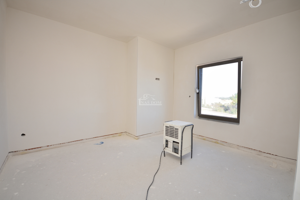 Vodice - Appartamento confortevole S5 con tre camere da letto, vista mare, primo piano