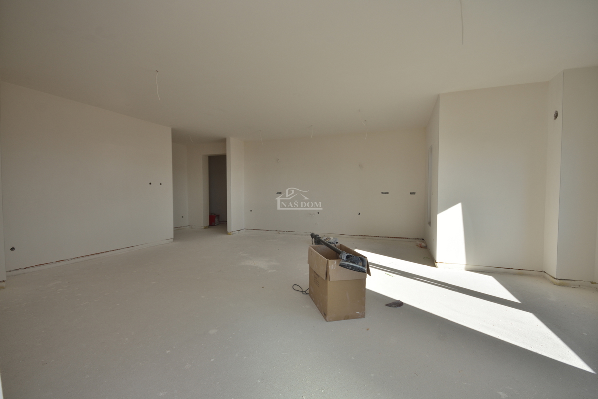 Vodice - Appartamento confortevole S5 con tre camere da letto, vista mare, primo piano