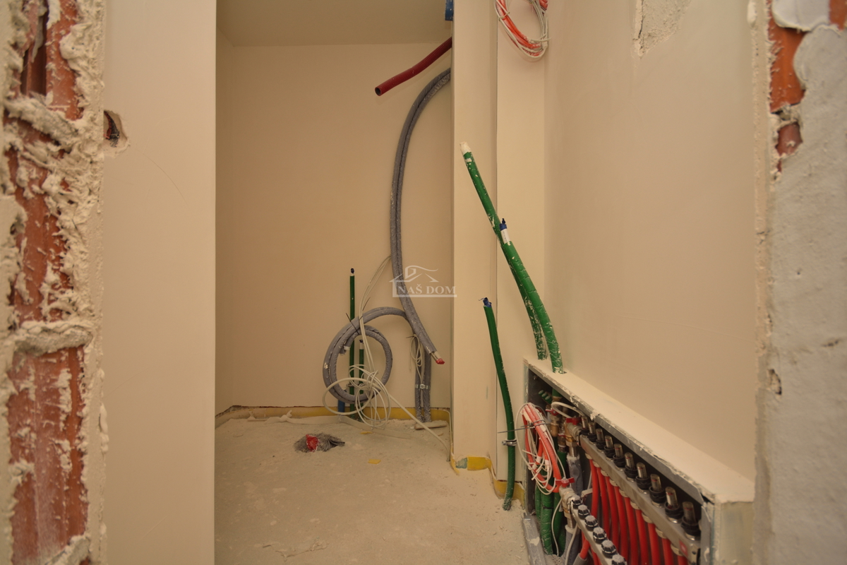 Vodice - Appartamento confortevole S5 con tre camere da letto, vista mare, primo piano