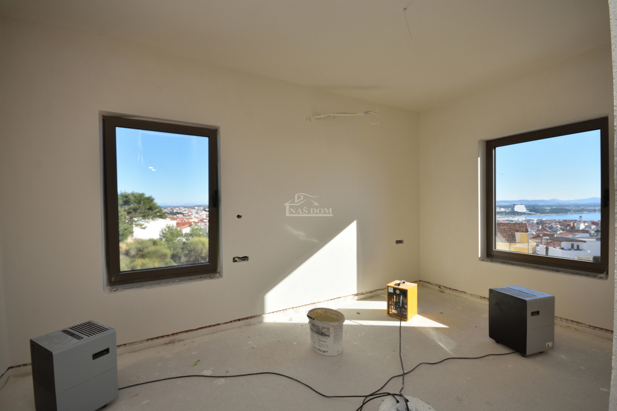 Vodice - Appartamento confortevole S5 con tre camere da letto, vista mare, primo piano