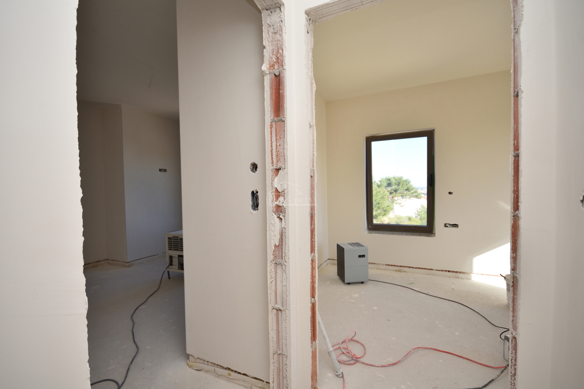 Vodice - Appartamento confortevole S5 con tre camere da letto, vista mare, primo piano