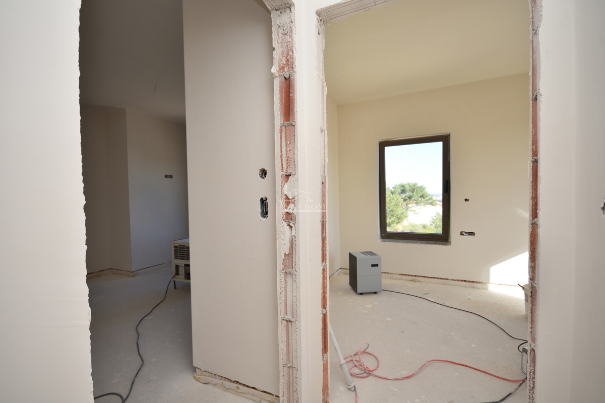 Vodice - Appartamento confortevole S5 con tre camere da letto, vista mare, primo piano