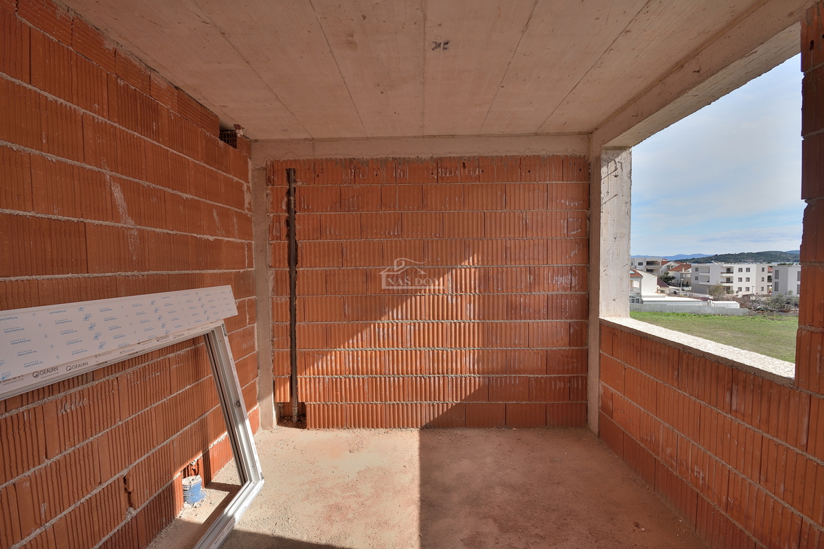 Vodice - Appartamento S4 con terrazza sul tetto, vista mare