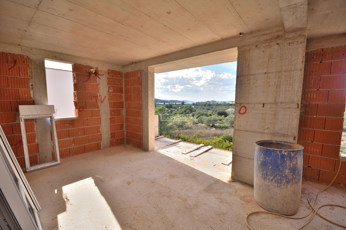 Vodice - Appartamento S4 con terrazza sul tetto, vista mare