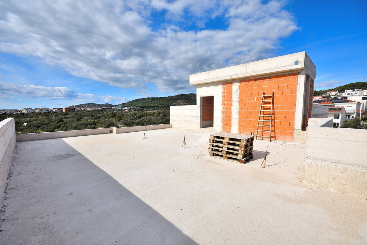 Vodice - Appartamento S4 con terrazza sul tetto, vista mare