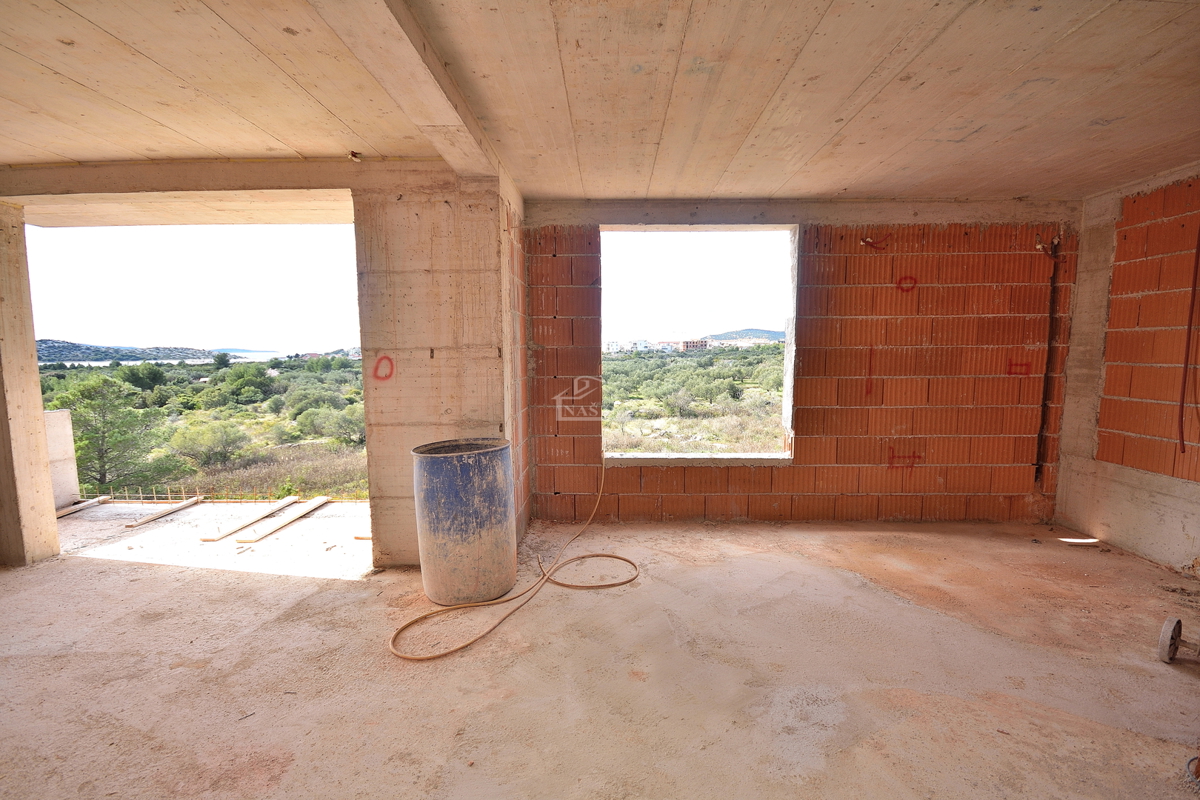 Vodice - Appartamento S4 con terrazza sul tetto, vista mare