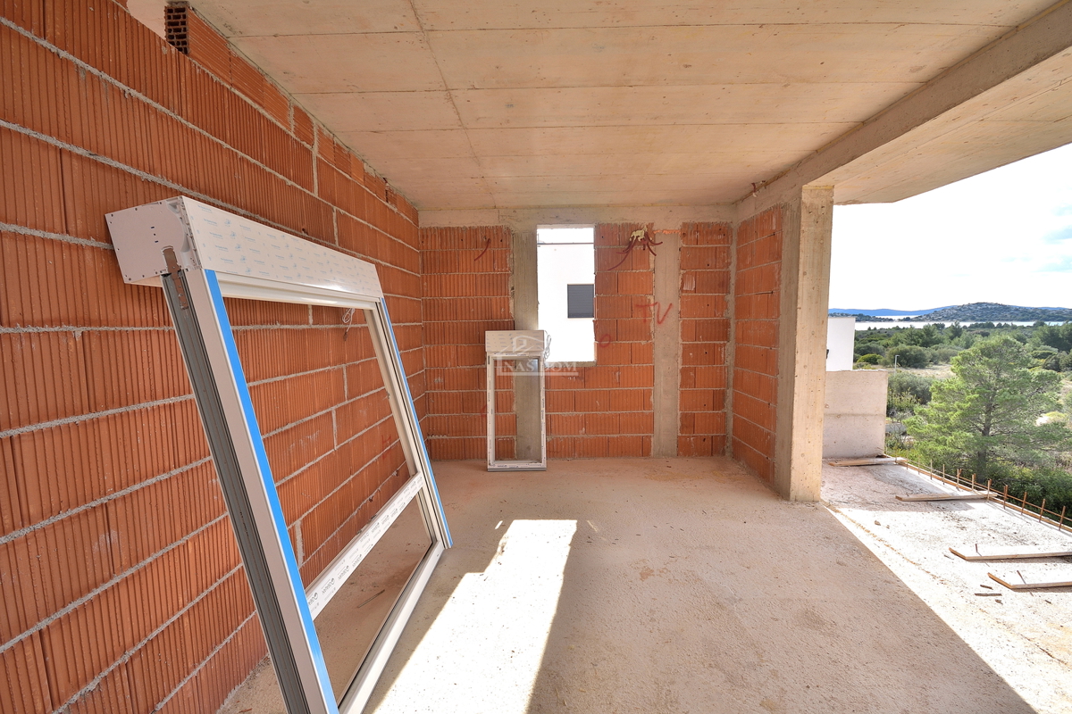 Vodice - Appartamento S4 con terrazza sul tetto, vista mare