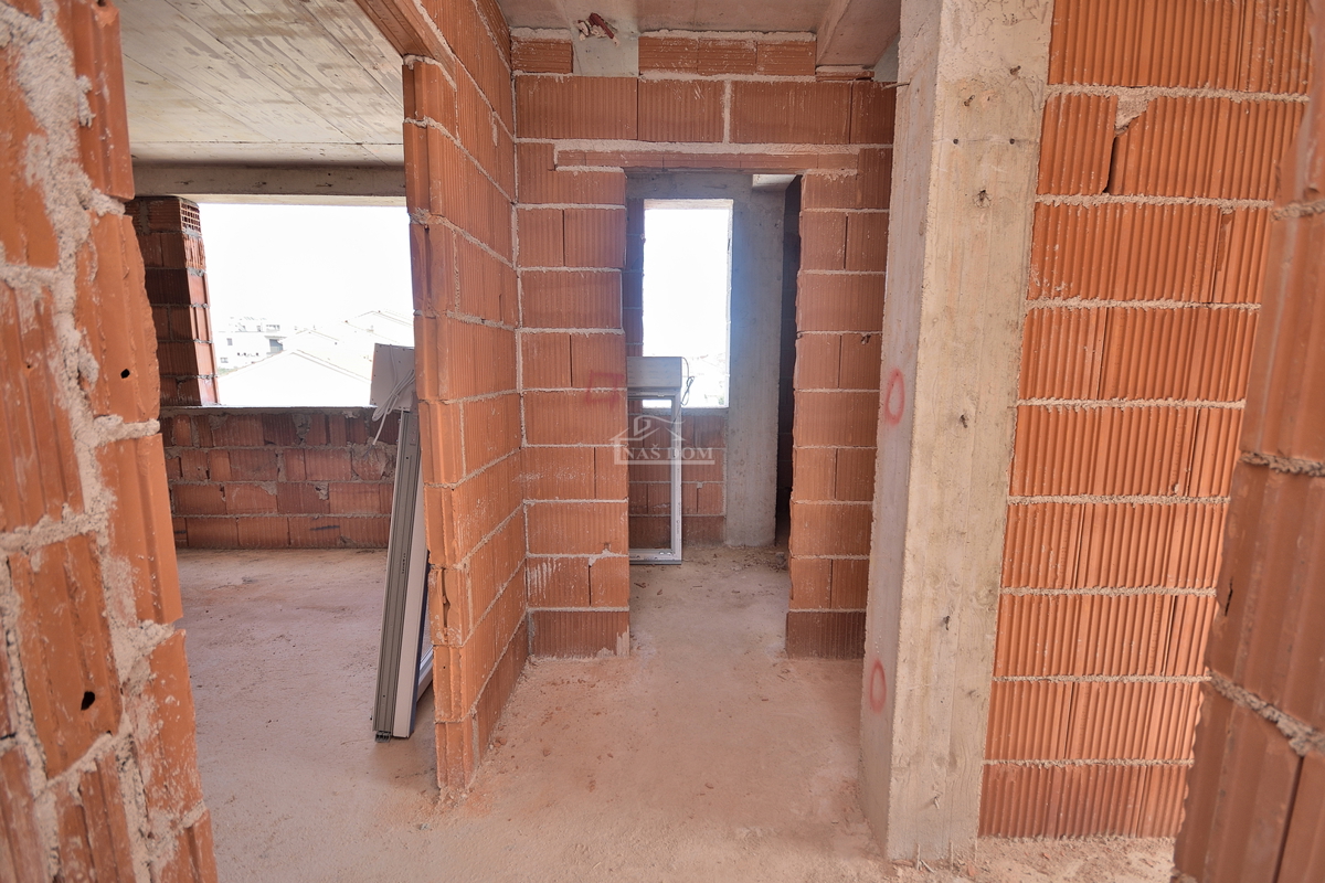 Vodice - Appartamento S4 con terrazza sul tetto, vista mare