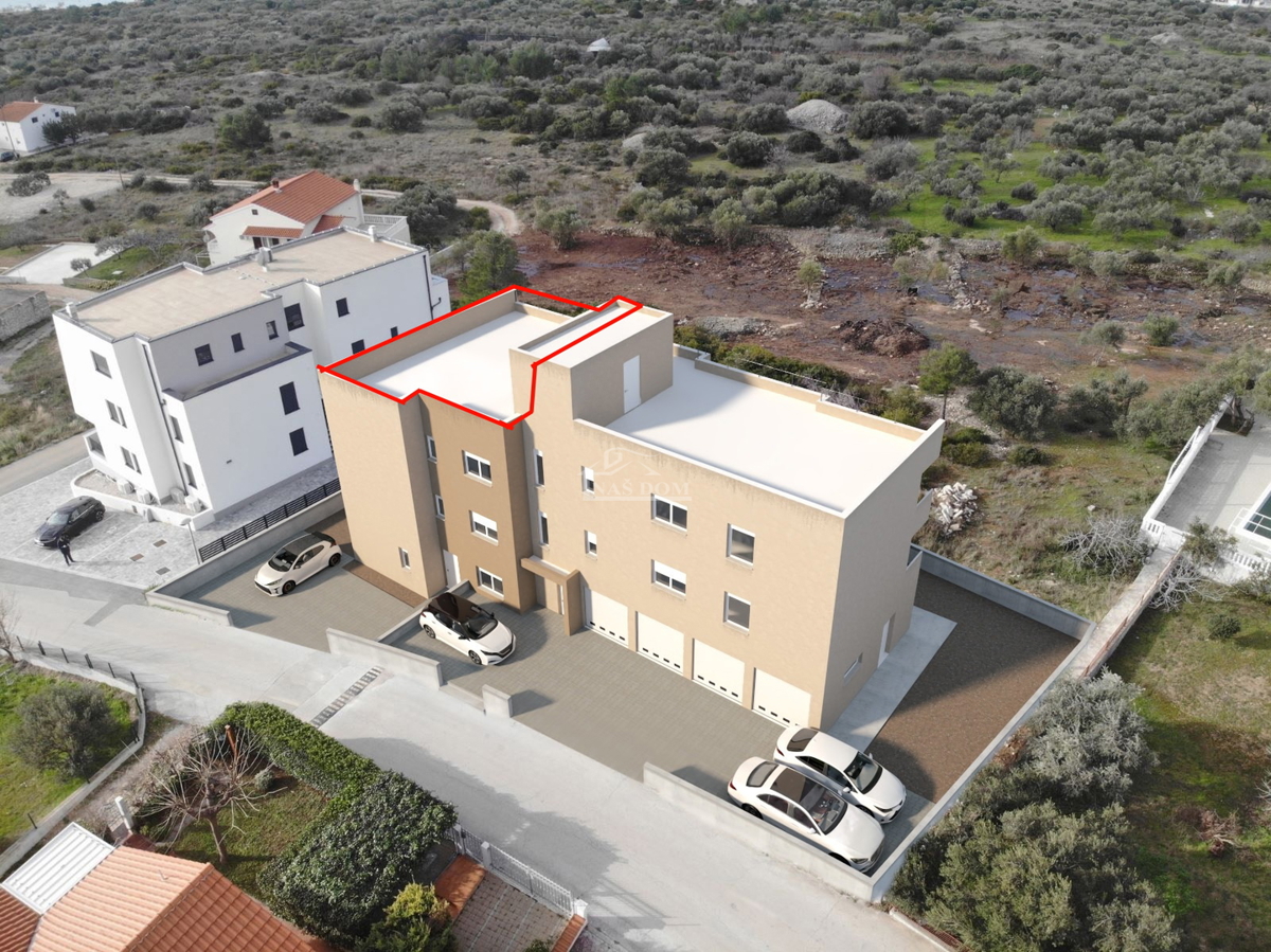 Vodice - Appartamento S4 con terrazza sul tetto, vista mare