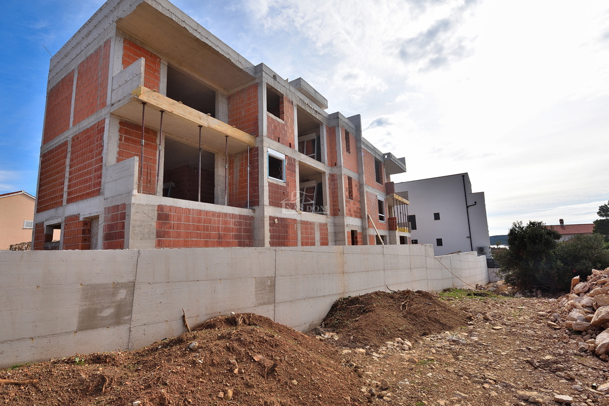 Vodice - Appartamento S4 con terrazza sul tetto, vista mare