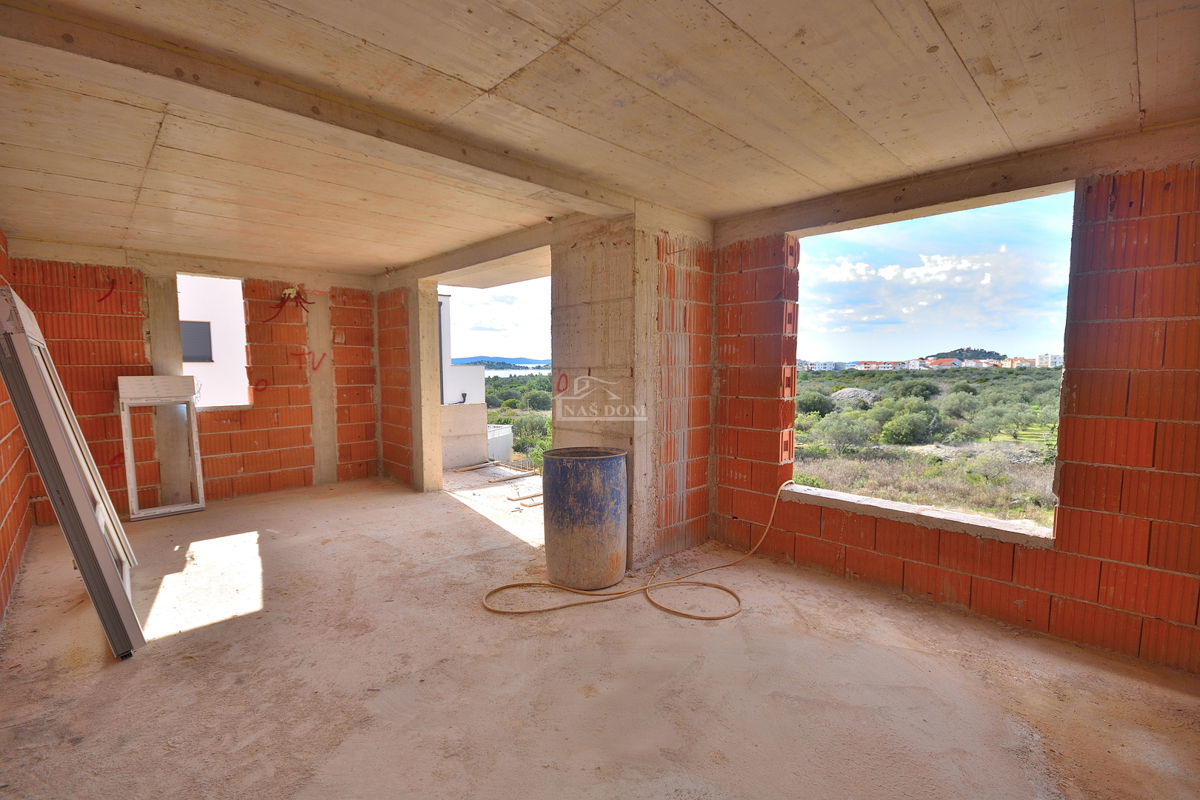 Vodice - Appartamento S4 con terrazza sul tetto, vista mare