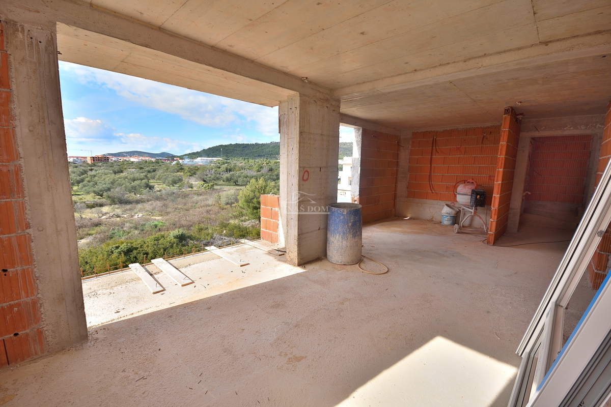 Vodice - Appartamento S4 con terrazza sul tetto, vista mare