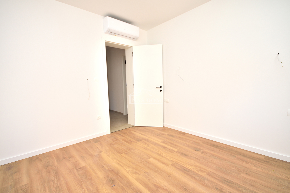 Vodice, Srima - S3 APPARTAMENTO, I. PIANO, 200 m dalla spiaggia