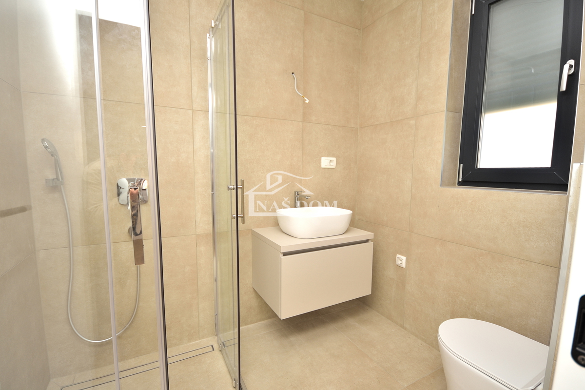 Vodice, Srima - S3 APPARTAMENTO, I. PIANO, 200 m dalla spiaggia