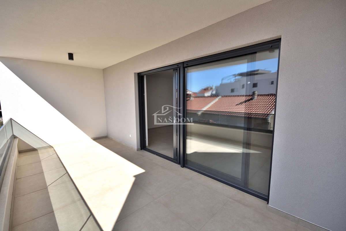 Vodice, Srima - S3 APPARTAMENTO, I. PIANO, 200 m dalla spiaggia