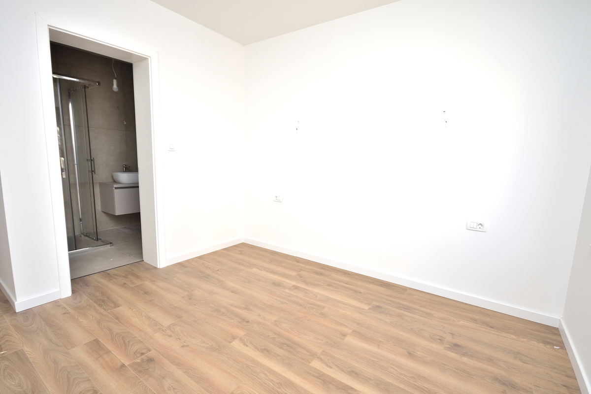 Vodice, Srima - S3 APPARTAMENTO, I. PIANO, 200 m dalla spiaggia