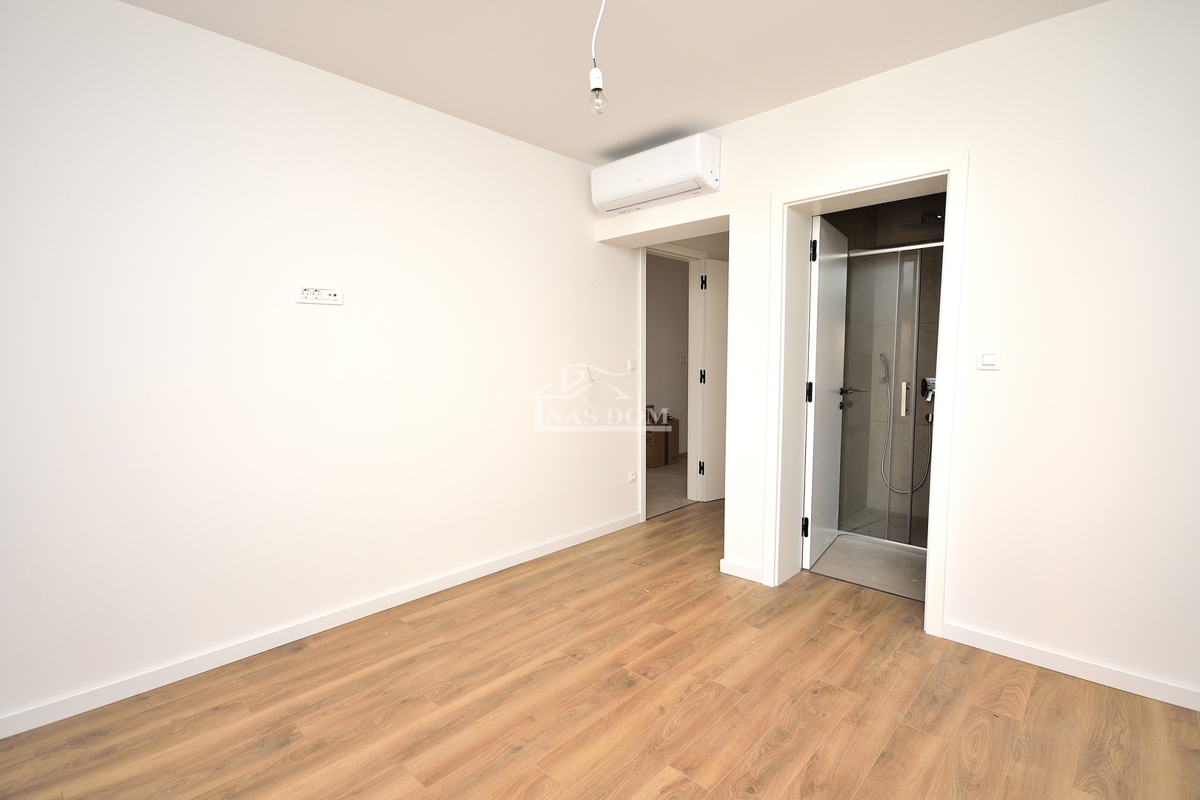 Vodice, Srima - S3 APPARTAMENTO, I. PIANO, 200 m dalla spiaggia