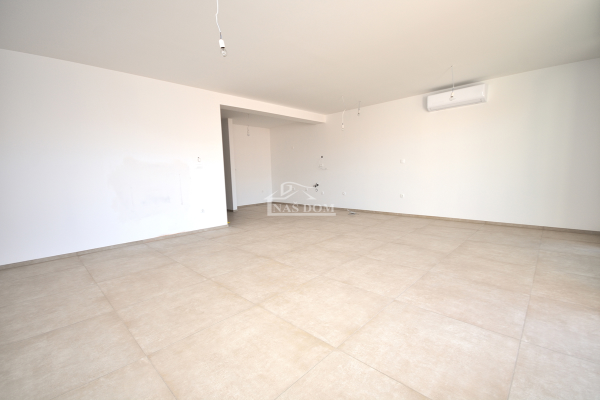 Vodice, Srima - S3 APPARTAMENTO, I. PIANO, 200 m dalla spiaggia