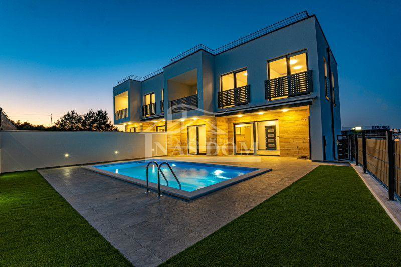Vodice - NUOVA COSTRUZIONE casa bifamiliare D con piscina