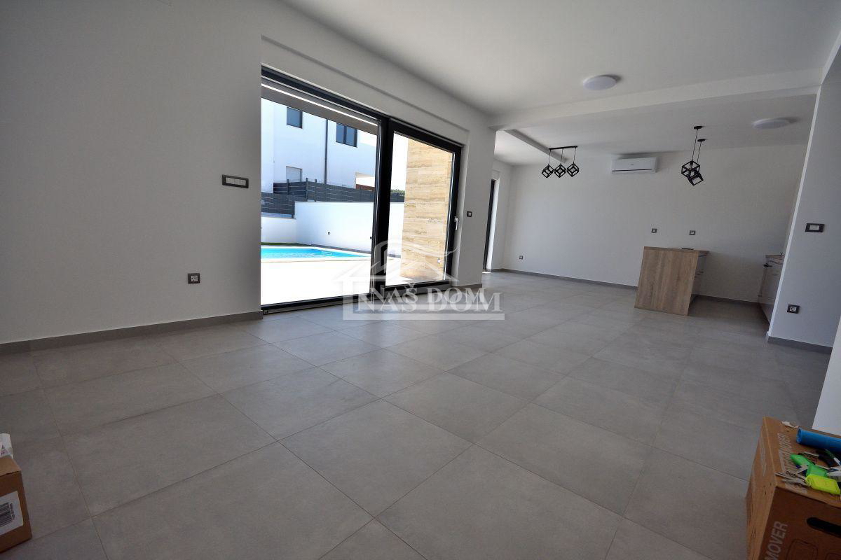 Vodice - NUOVA COSTRUZIONE casa bifamiliare D con piscina