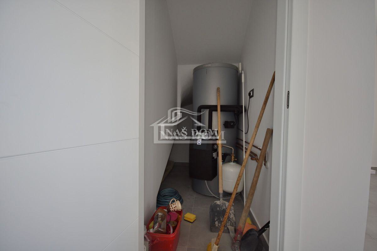 Vodice - NUOVA COSTRUZIONE casa bifamiliare D con piscina