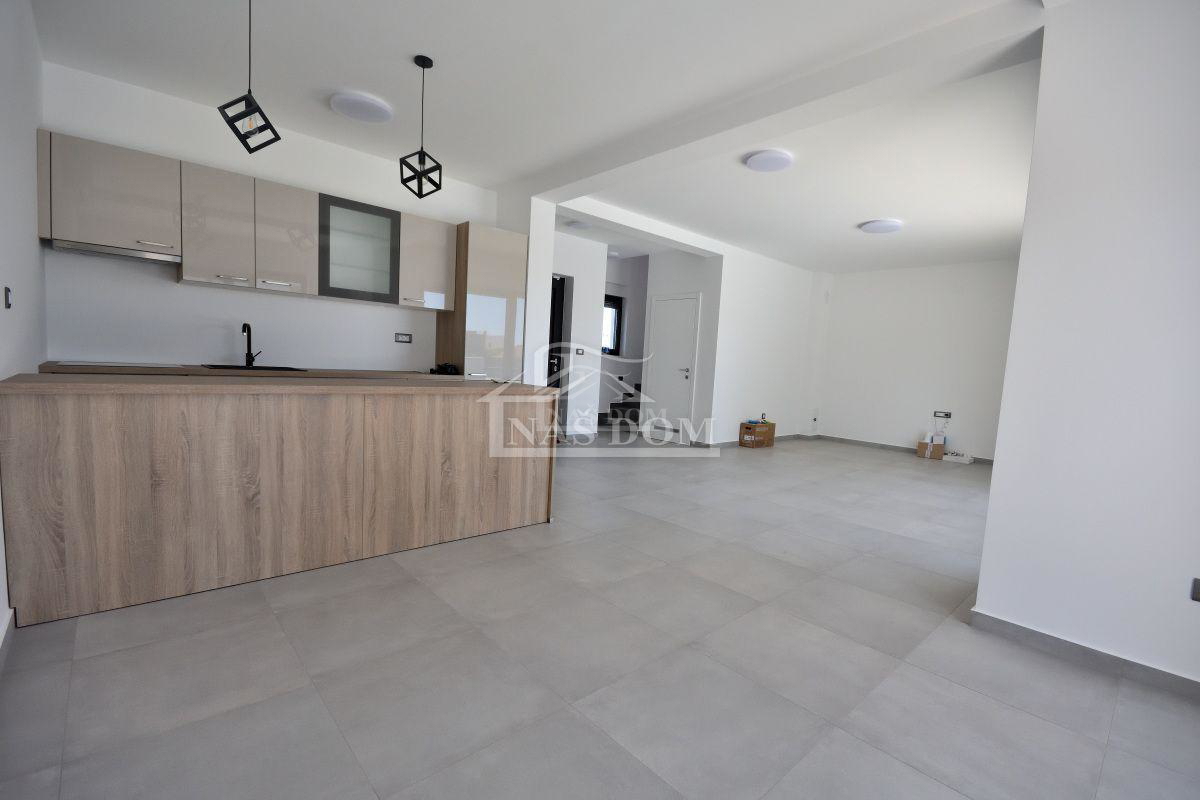 Vodice - NUOVA COSTRUZIONE casa bifamiliare D con piscina