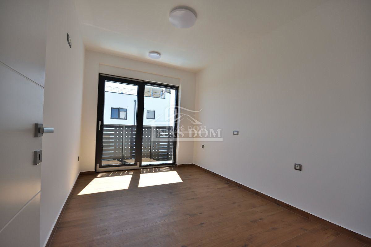 Vodice - NUOVA COSTRUZIONE casa bifamiliare D con piscina