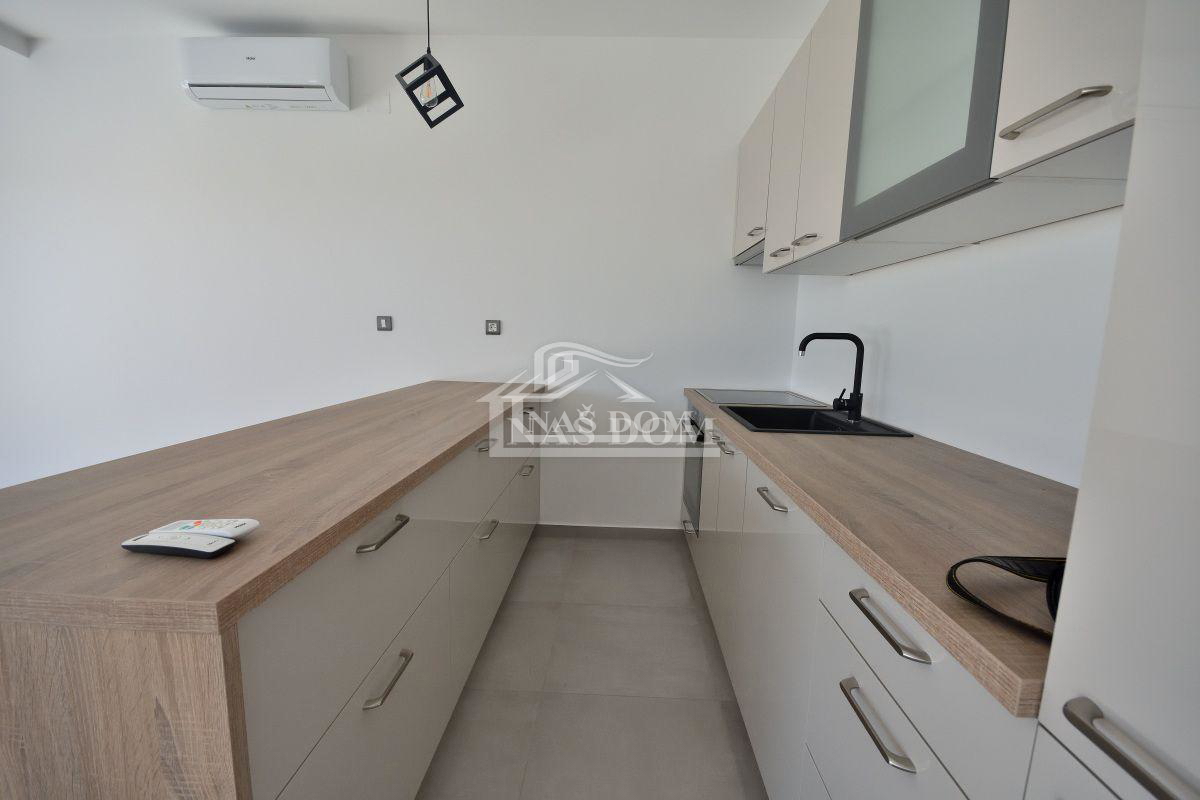 Vodice - NUOVA COSTRUZIONE casa bifamiliare D con piscina
