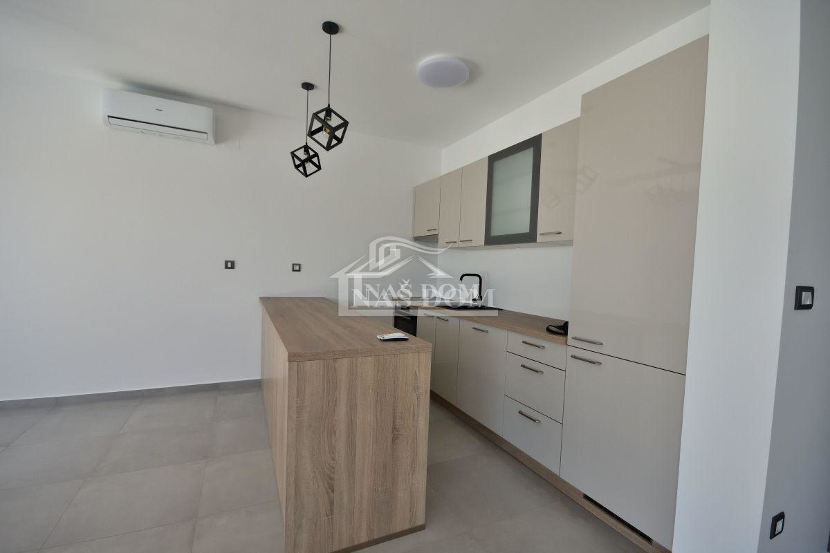 Vodice - NUOVA COSTRUZIONE casa bifamiliare D con piscina