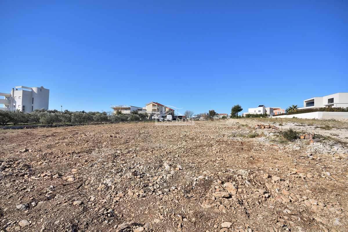Vodice - terreno edificabile di 650m2, a 900 m dalla spiaggia