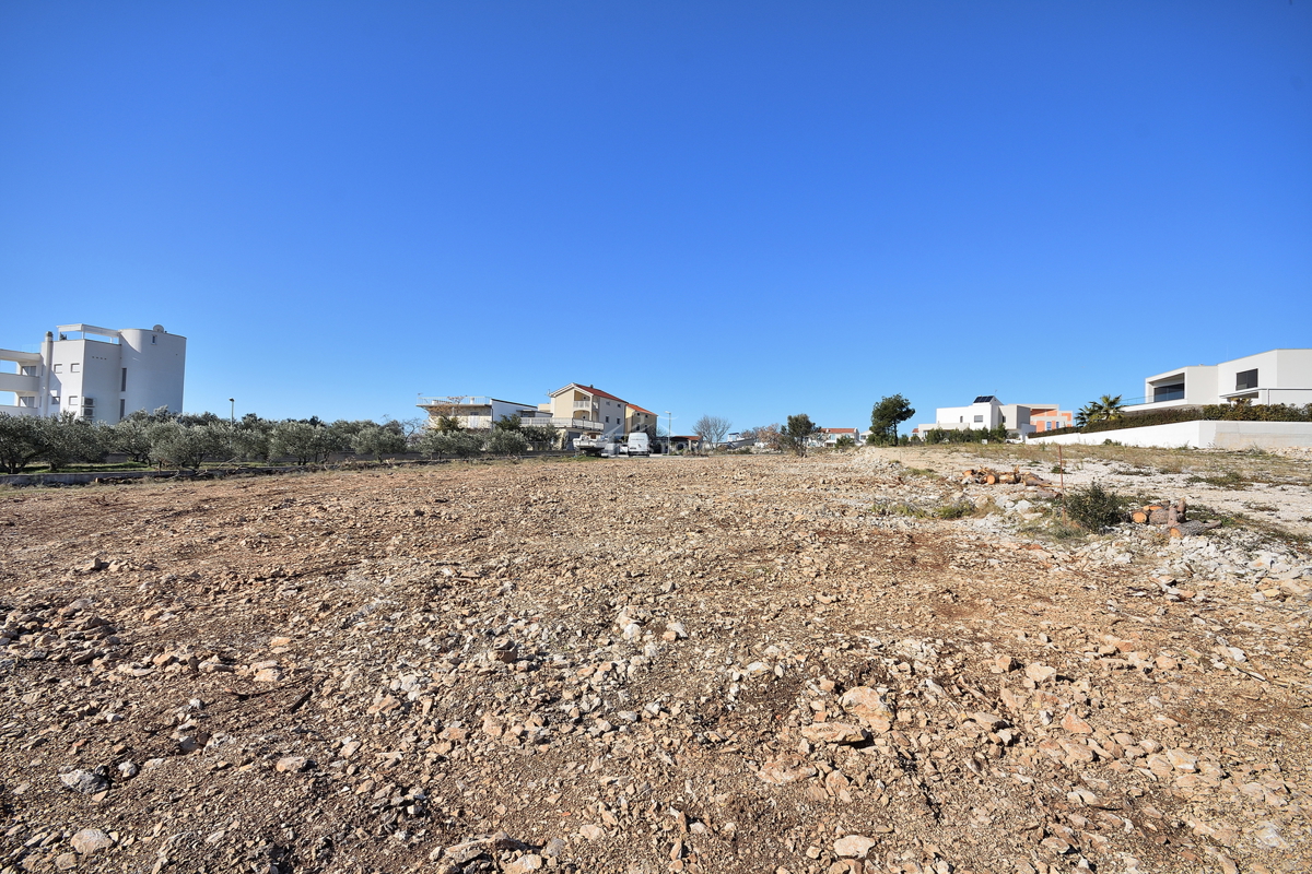 Vodice - terreno edificabile di 650m2, a 900 m dalla spiaggia