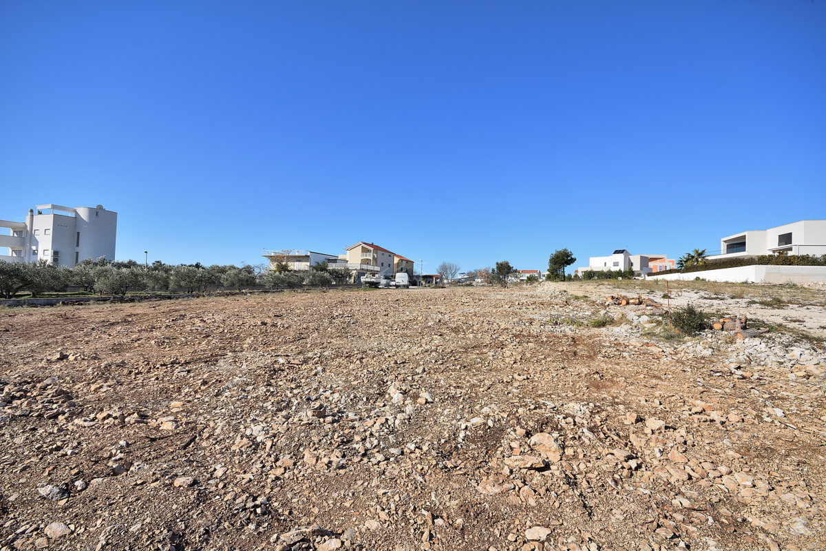 Vodice - terreno edificabile di 650m2, a 900 m dalla spiaggia