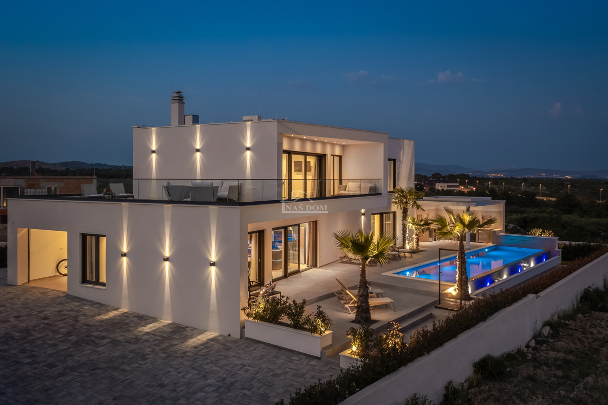 Vodice - moderna villa con piscina, vista mare