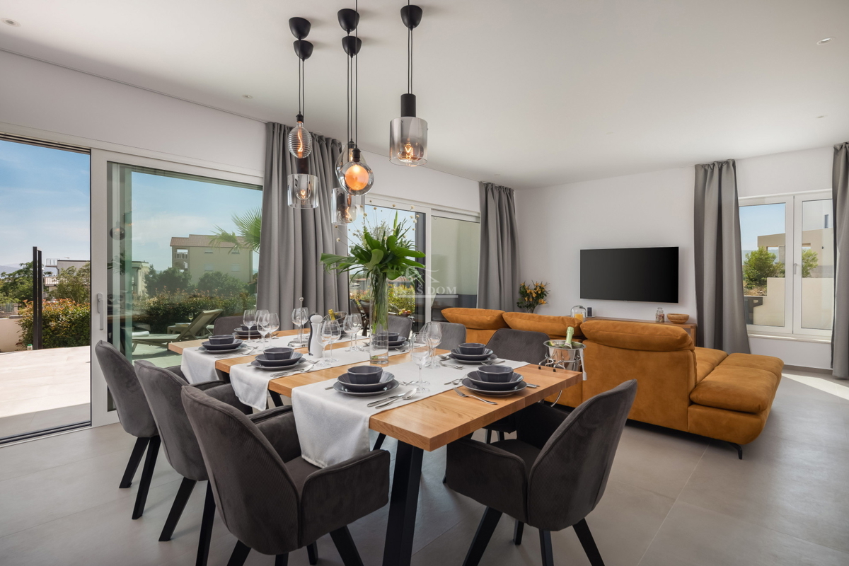 Vodice - moderna villa con piscina, vista mare