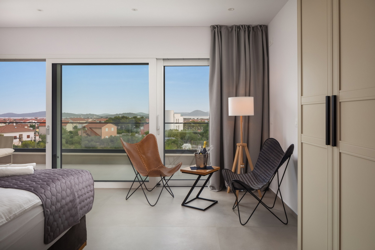 Vodice - moderna villa con piscina, vista mare