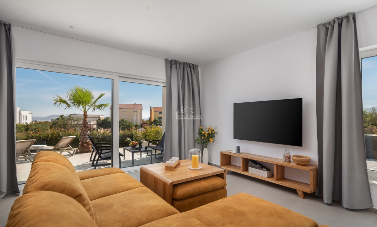 Vodice - moderna villa con piscina, vista mare