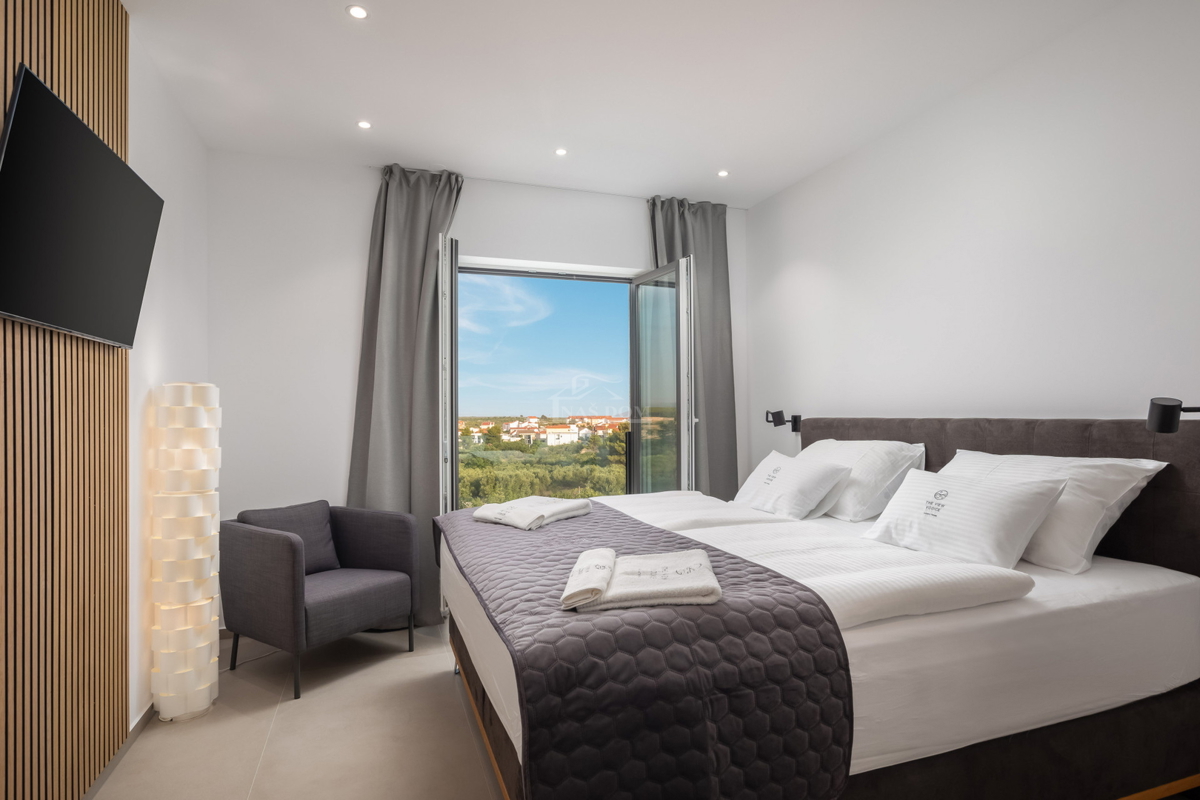 Vodice - moderna villa con piscina, vista mare