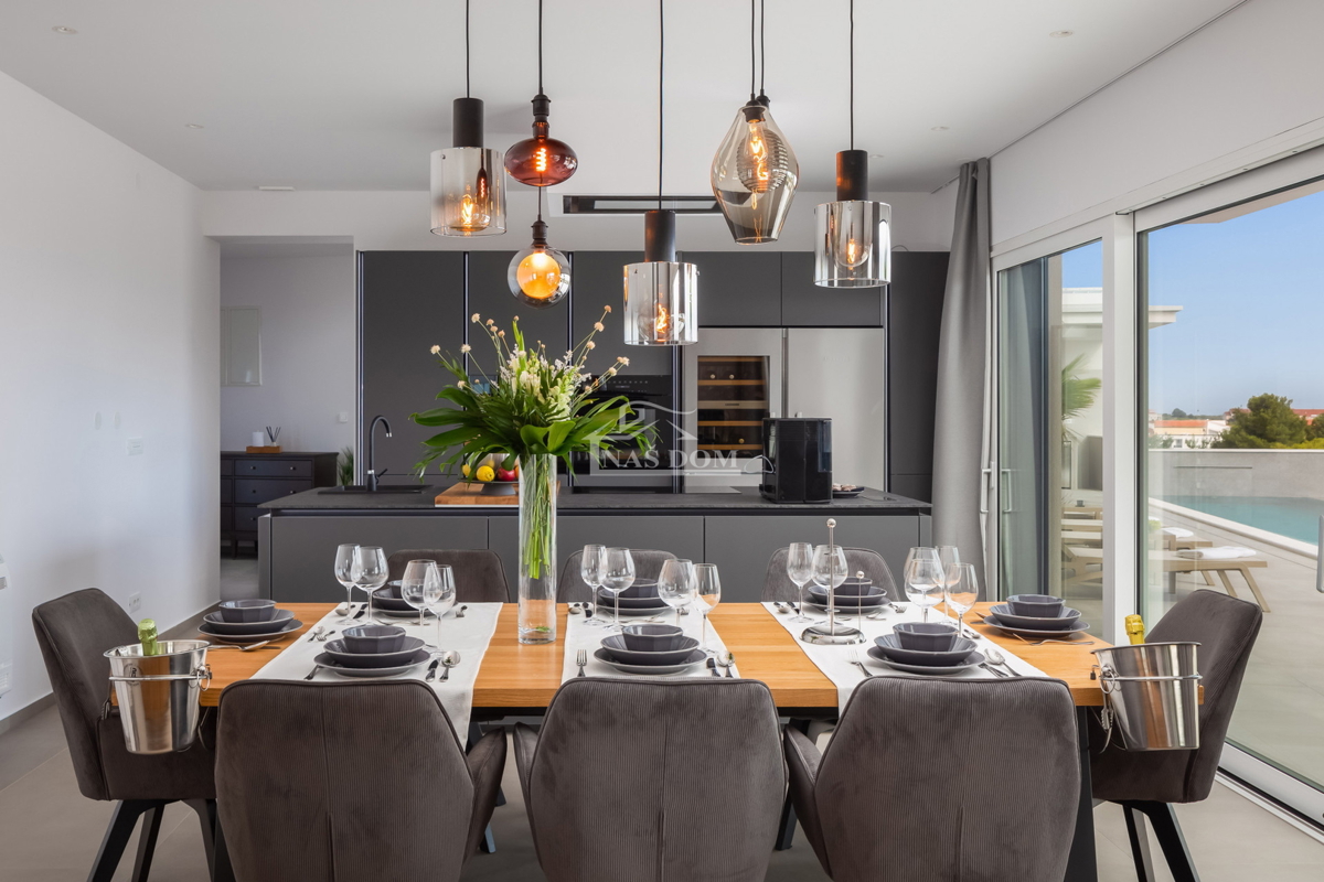 Vodice - moderna villa con piscina, vista mare